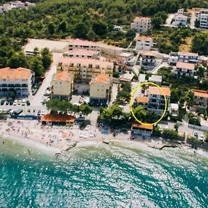 Apartament David - 20m From The Beach With Parking, Trogir